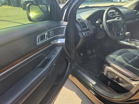 Used 2017 Ford Explorer Limited w/ Equipment Group 301A image 6