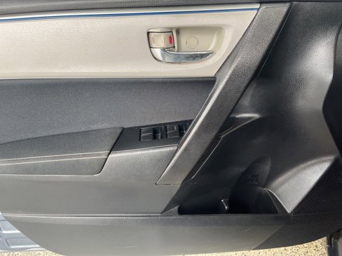 Used 2015 Toyota Corolla LE image 12