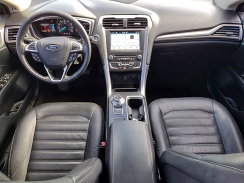 Used 2017 Ford Fusion SE w/ Fusion SE Technology Package image 5