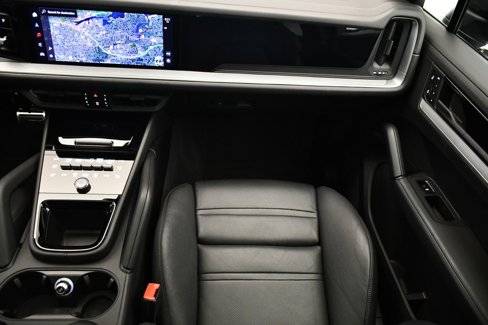 Certified 2024 Porsche Cayenne S image 24
