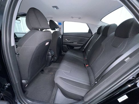 New 2025 Hyundai Elantra SE image 5