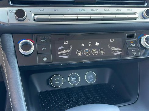 Used 2025 Genesis G70 2.5T image 21