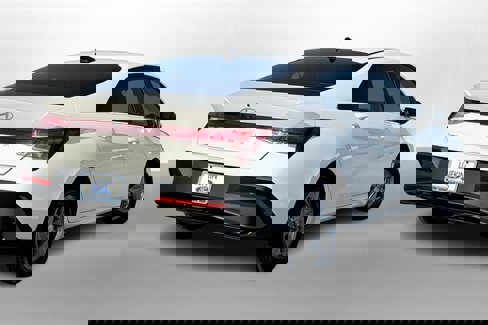 Used 2024 Hyundai Elantra SE image 13