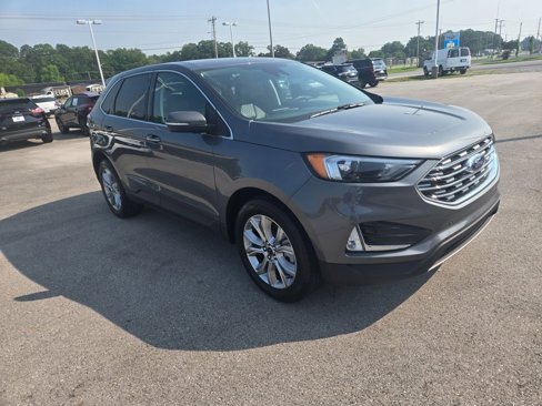 Used 2024 Ford Edge Titanium image 2