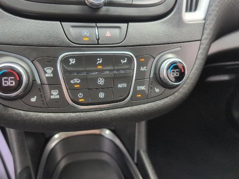 Used 2022 Chevrolet Malibu LT image 28