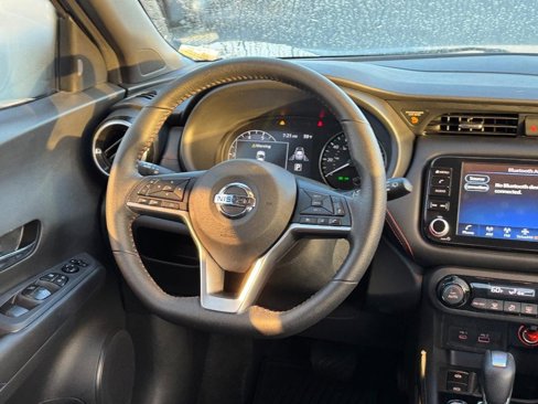 Used 2021 Nissan Kicks SR image 20