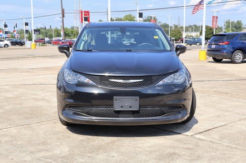 Used 2022 Chrysler Voyager LX image 23