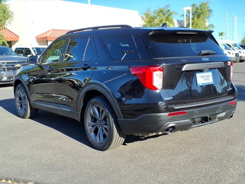 Certified 2022 Ford Explorer XLT w/ Equipment Group 202A image 3