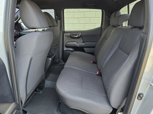 Used 2018 Toyota Tacoma TRD Sport image 34