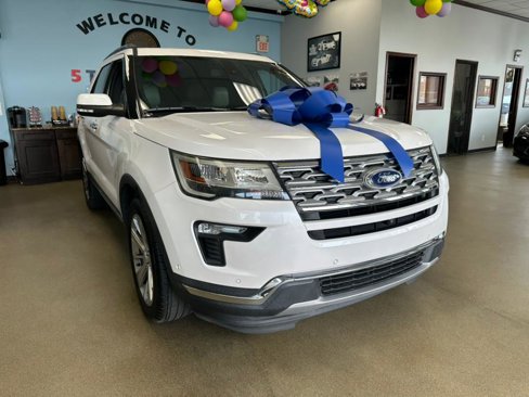 Used 2019 Ford Explorer Limited w/ Ford Safe & Smart Package image 2