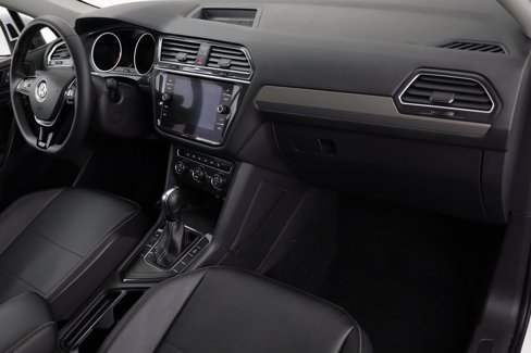 Used 2021 Volkswagen Tiguan SE image 19