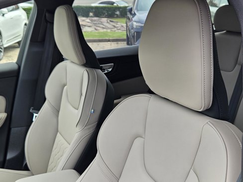 New 2026 Volvo XC60 B5 Plus w/ Protection Package Premier image 23
