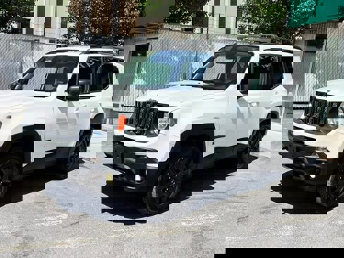 Used 2018 Jeep Renegade Sport w/ Power & Air Group image 3