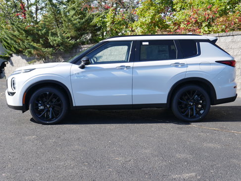 New 2025 Mitsubishi Outlander 4WD Plug-In Hybrid image 3