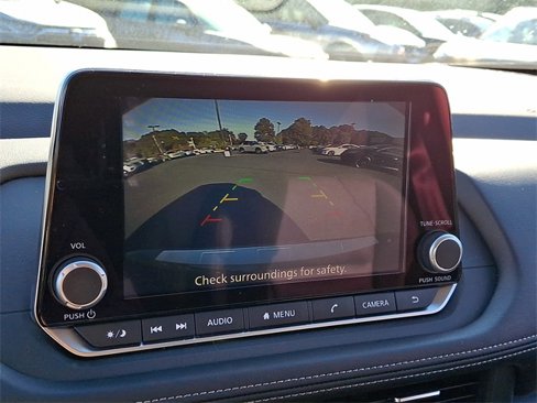 Used 2025 Nissan Rogue SV image 18