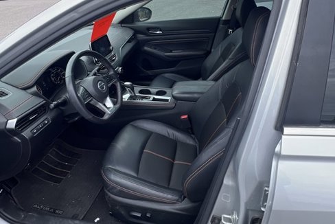 Used 2022 Nissan Altima 2.5 SR image 2