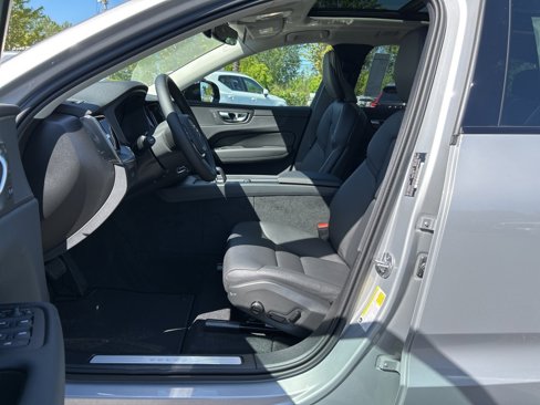 New 2025 Volvo XC60 B5 Core w/ Climate Package image 4