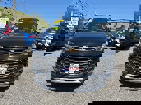 Used 2018 Chevrolet Trax LT w/ LT Convenience Package image 2