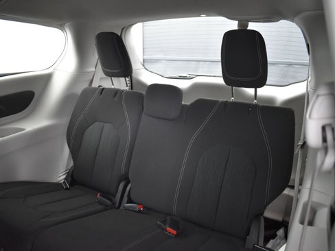 Used 2022 Chrysler Voyager LX image 22