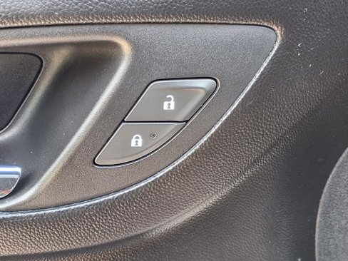 Used 2018 Chevrolet Equinox LT image 15