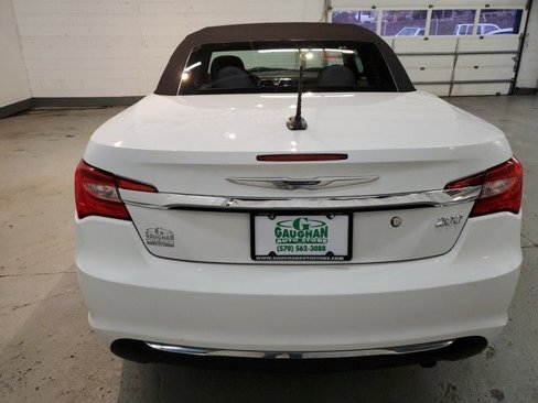 Used 2013 Chrysler 200 Touring image 9