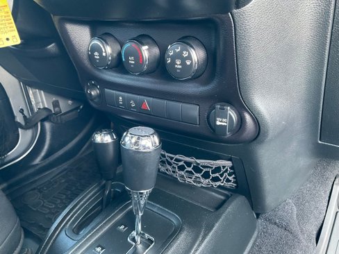 Used 2018 Jeep Wrangler Unlimited Sport S image 41
