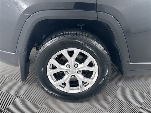 Certified 2022 Jeep Grand Cherokee Limited w/ Luxury Tech Group II image 29