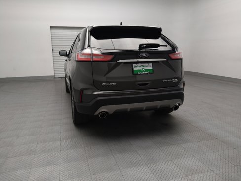 Used 2019 Ford Edge Titanium image 6