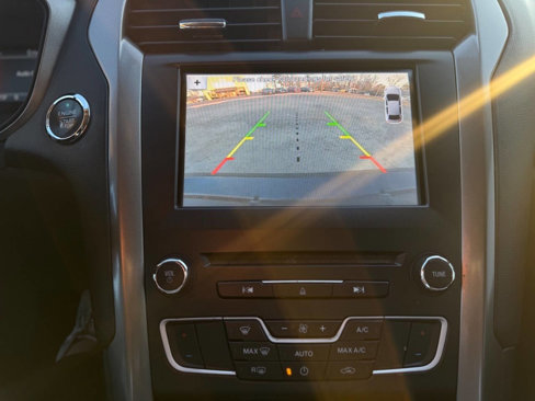 Used 2018 Ford Fusion SE w/ Fusion SE Technology Package image 16