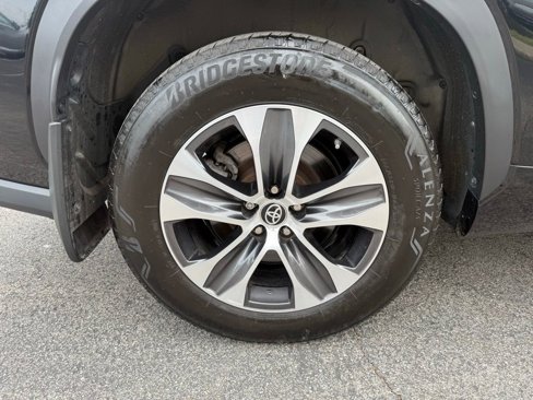 Used 2023 Toyota Highlander L image 29