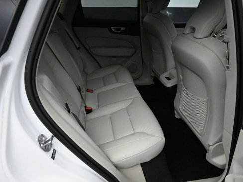 New 2025 Volvo XC60 B5 Core image 33