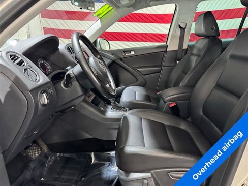 Used 2014 Volkswagen Tiguan SE image 9