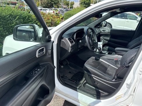 Used 2017 Jeep Grand Cherokee Altitude image 10