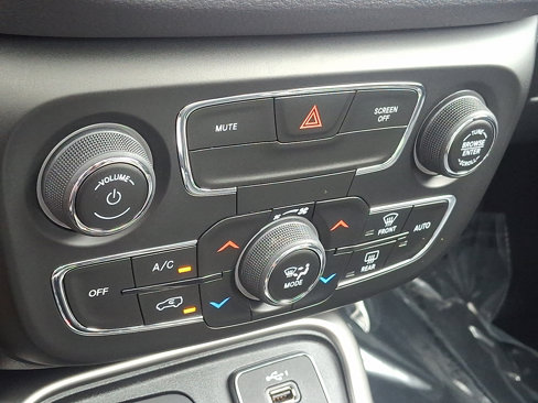 Used 2021 Jeep Compass Latitude w/ Sun and Sound Group image 16