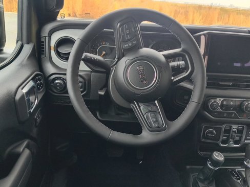 New 2025 Jeep Gladiator Sport image 11