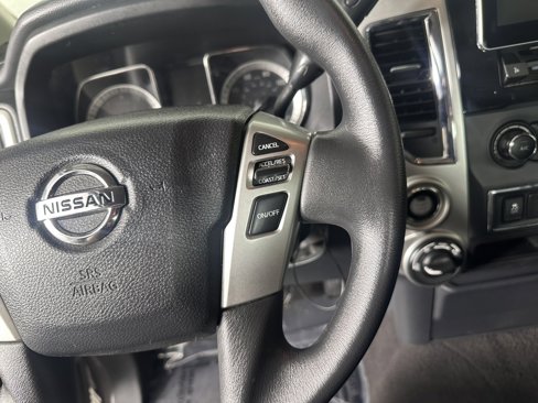Used 2017 Nissan Titan SV image 22