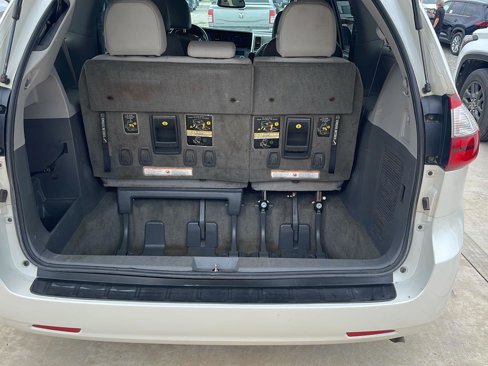 Used 2015 Toyota Sienna Limited Premium image 7