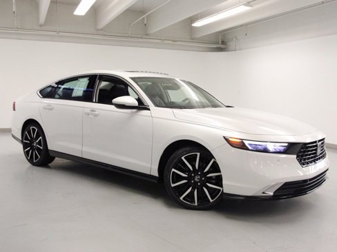 Used 2023 Honda Accord Touring image 4