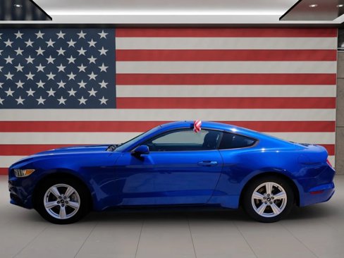 Used 2017 Ford Mustang Coupe image 3
