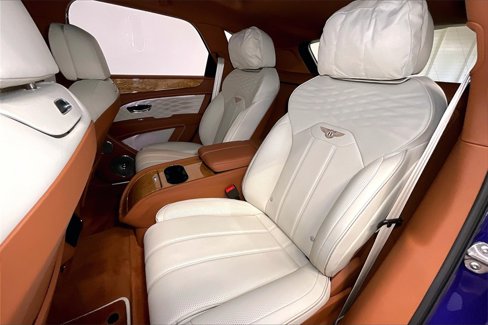 Used 2024 Bentley Bentayga image 27