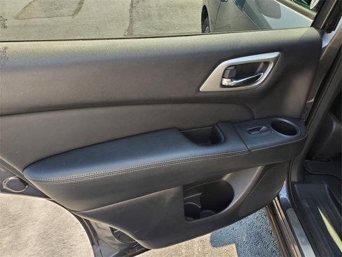 Used 2017 Nissan Pathfinder Platinum w/ Family Entertainment Package image 14