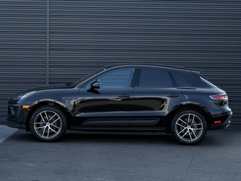 Certified 2025 Porsche Macan image 2