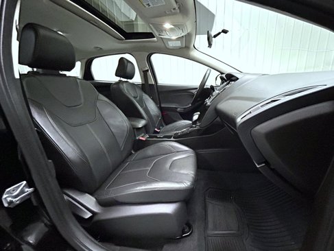 Used 2016 Ford Focus Titanium w/ Titanium Cold Weather Package image 15