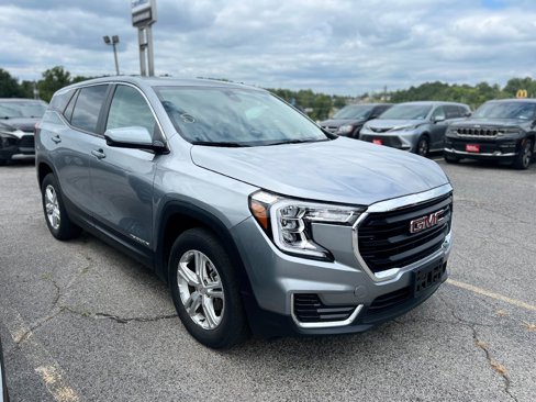 Used 2024 GMC Terrain SLE image 1