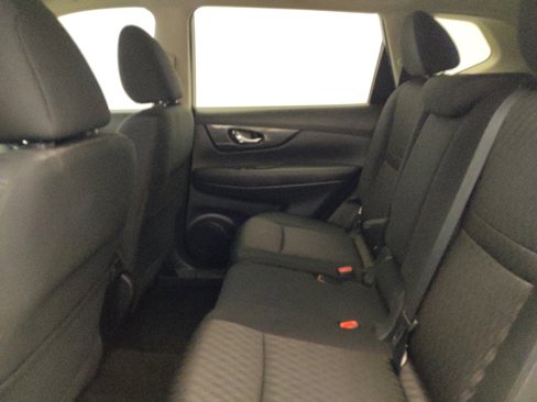Used 2017 Nissan Rogue SV w/ SV Premium Package image 18