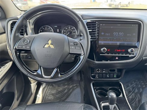 Used 2020 Mitsubishi Outlander AWD image 2