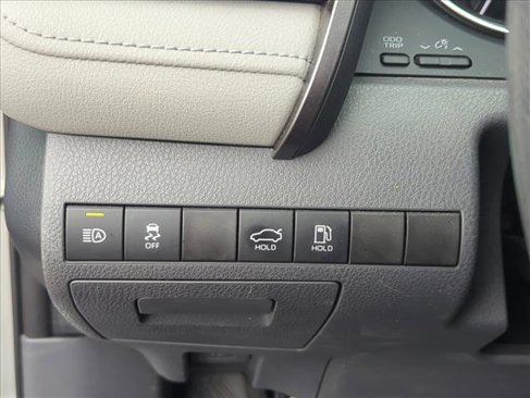 Used 2019 Toyota Camry LE image 11