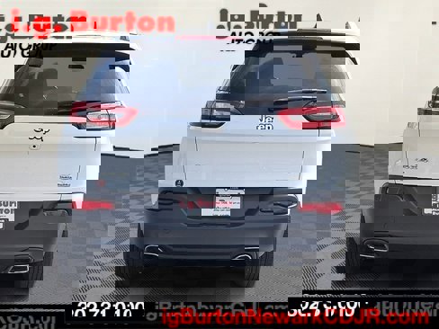 Certified 2018 Jeep Cherokee Latitude w/ Cold Weather Group image 5