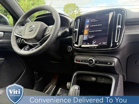 Certified 2022 Volvo XC40 T5 R-Design image 32