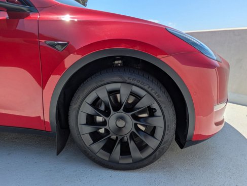 Used 2021 Tesla Model Y Long Range image 11